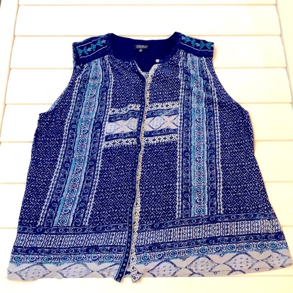 Lucky Brand Tops - Lucky Brand bohemian floral print tank top with embroidery accent